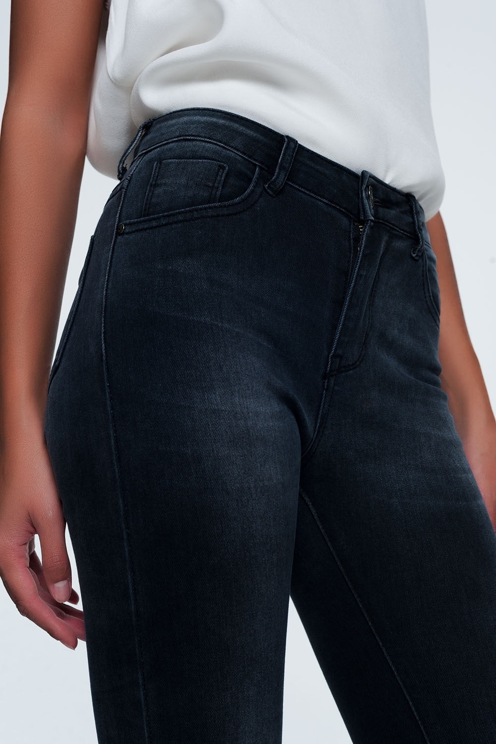 Jeans gris oscuros ajustados desgastados – BellayVale